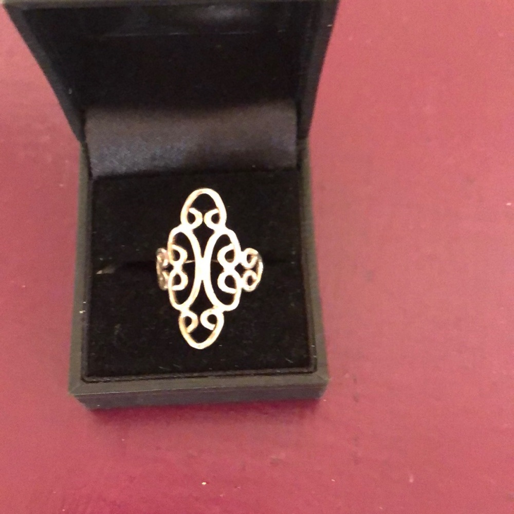 Delicate silver scroll ring - size 8
